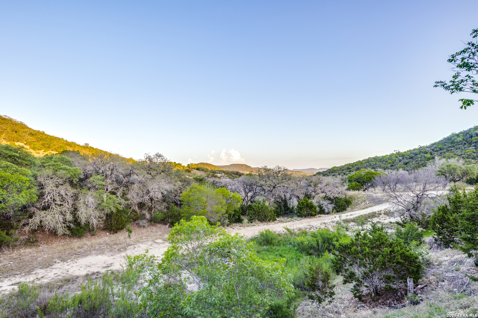 824 JUNIPER RD, Tarpley, TX 78883