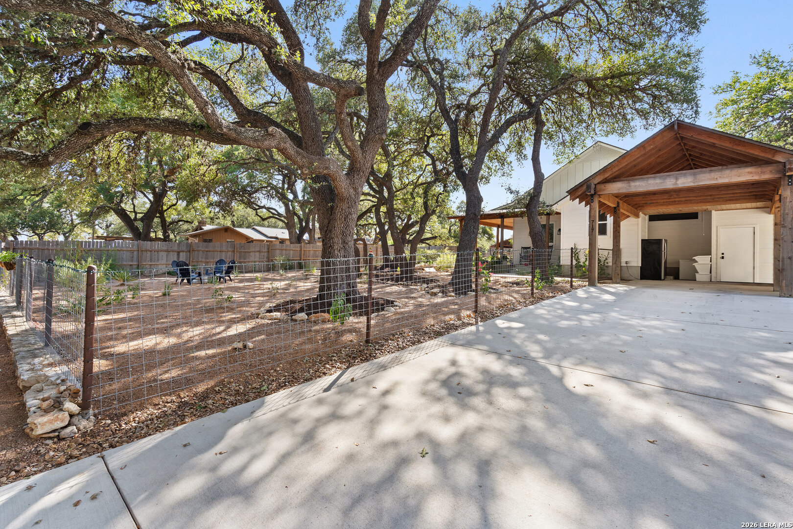 717 LAZY CREEK LN, Blanco, TX 78606