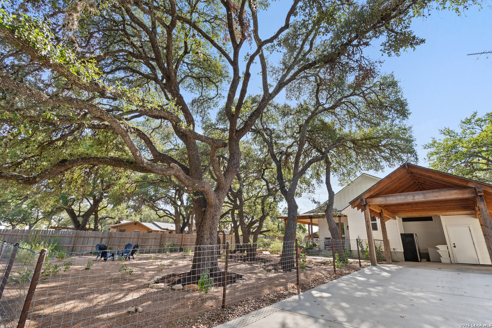 717 LAZY CREEK LN, Blanco, TX 78606