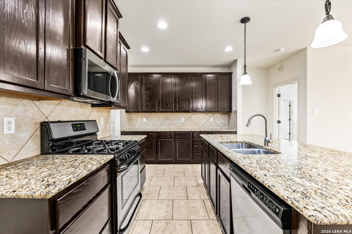 2121 Pecan Leaf, New Braunfels, TX 78130