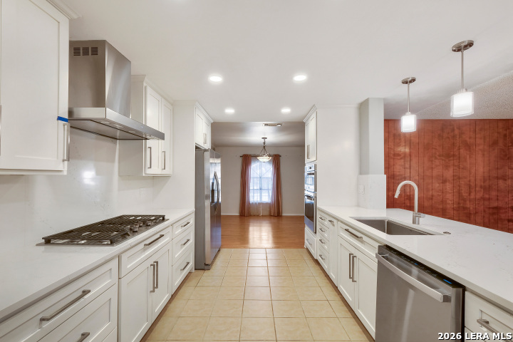 6018 Woodwick Dr, Windcrest, TX 78239