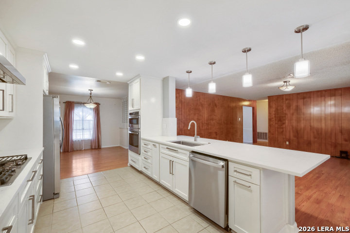 6018 Woodwick Dr, Windcrest, TX 78239