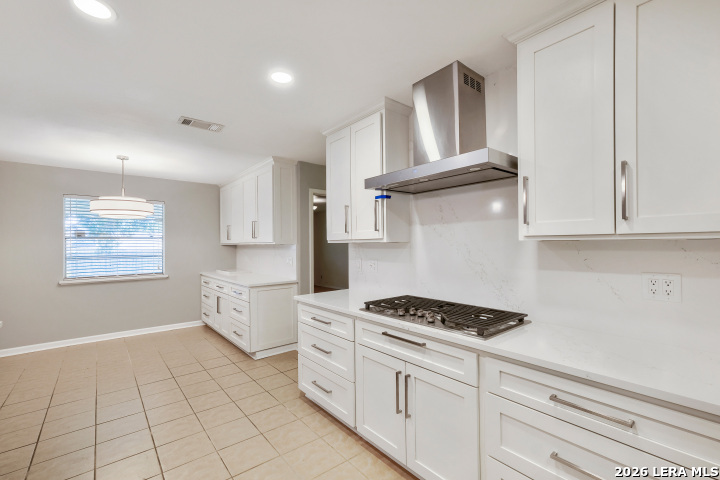 6018 Woodwick Dr, Windcrest, TX 78239