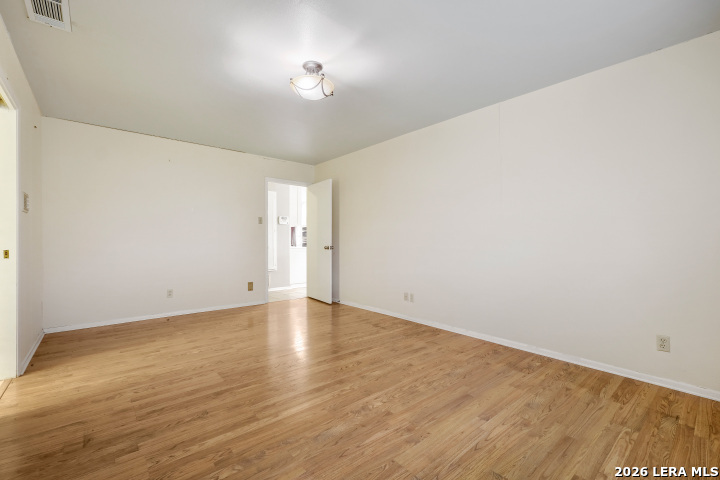 6018 Woodwick Dr, Windcrest, TX 78239