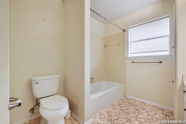 6018 Woodwick Dr, Windcrest, TX 78239
