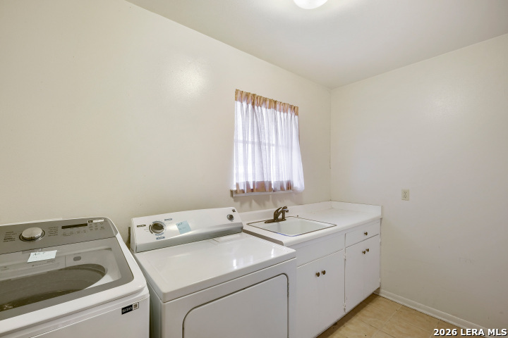 6018 Woodwick Dr, Windcrest, TX 78239