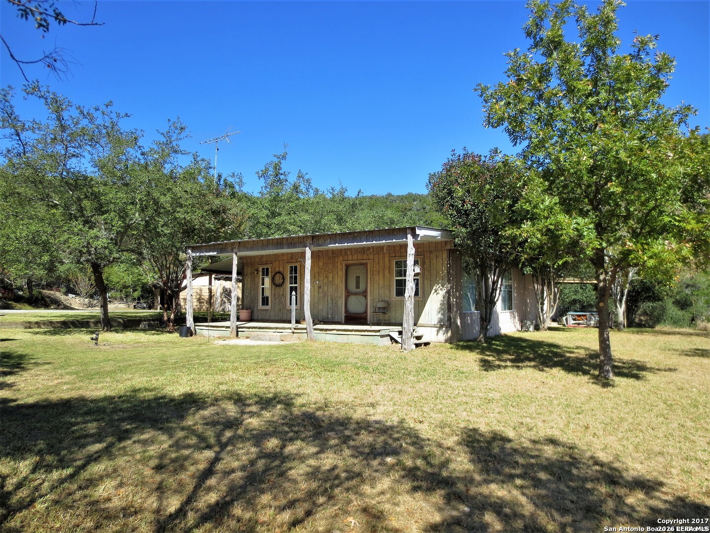 824 JUNIPER RD, Tarpley, TX 78883