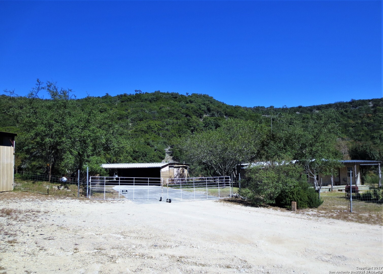 824 JUNIPER RD, Tarpley, TX 78883
