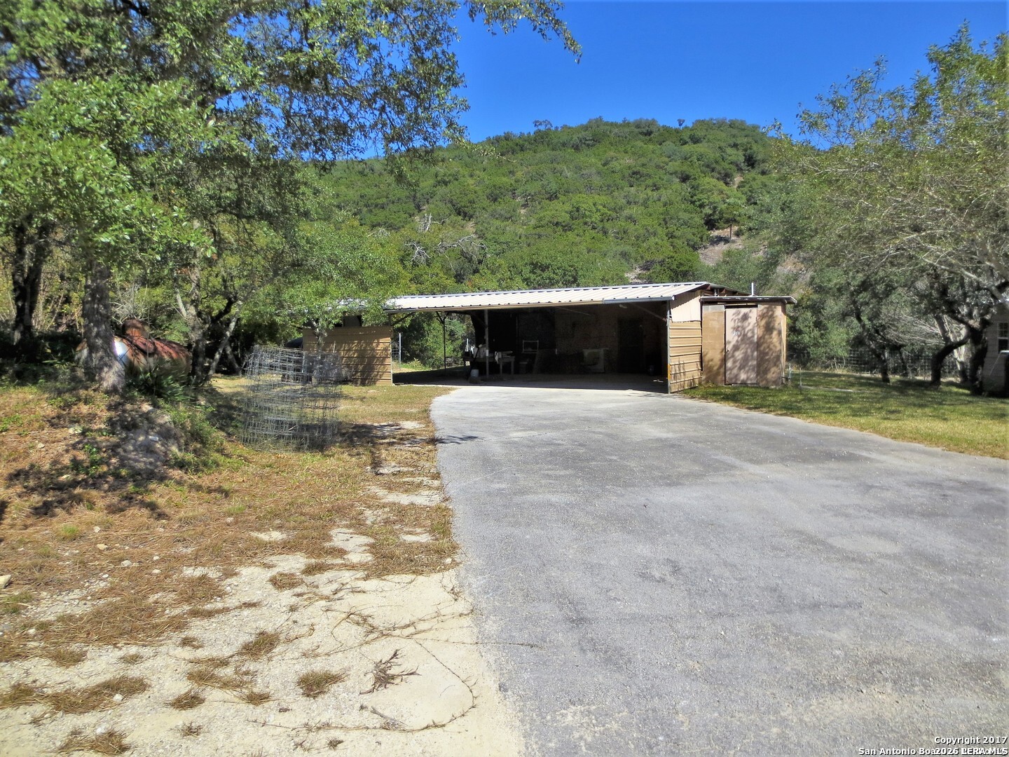 824 JUNIPER RD, Tarpley, TX 78883