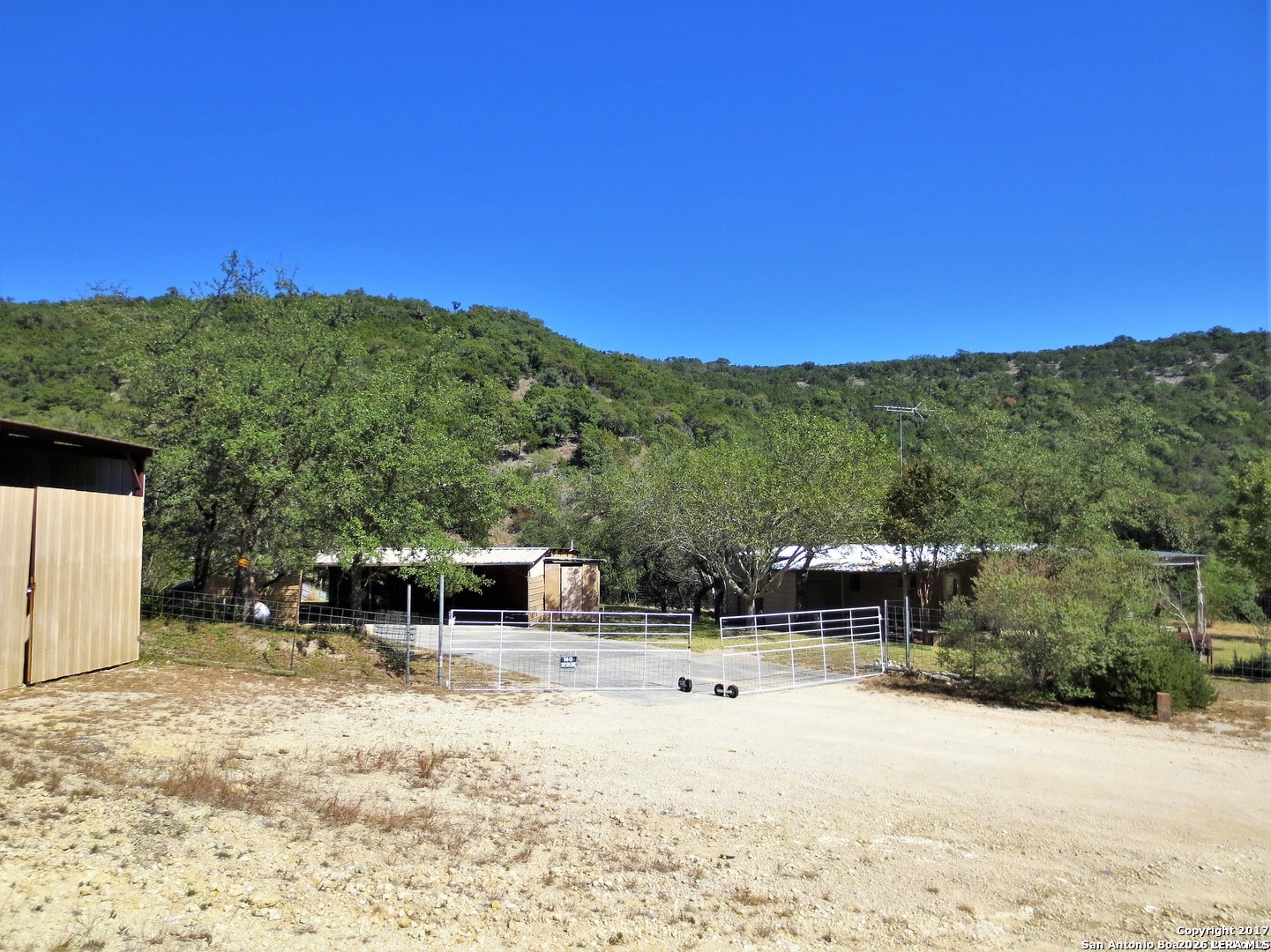 824 JUNIPER RD, Tarpley, TX 78883