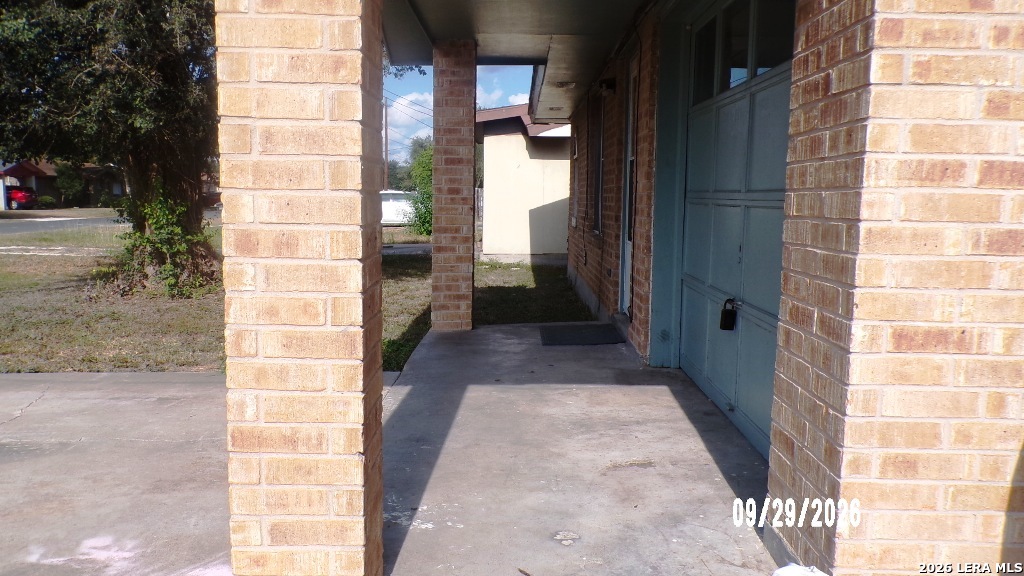 1311 W BOWIE ST, Beeville, TX 78102