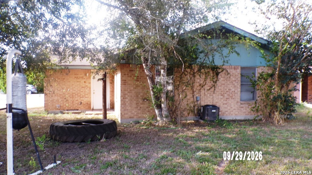 1311 W BOWIE ST, Beeville, TX 78102