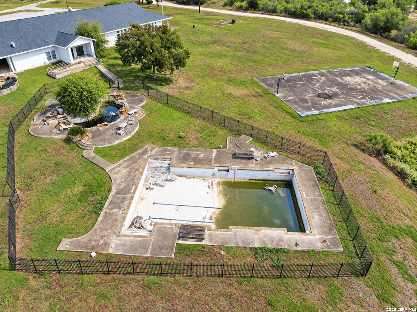 400 County Road 3821, San Antonio, TX 78253