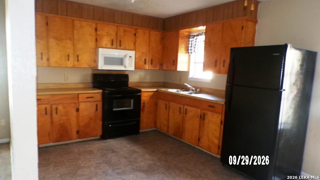 1311 W BOWIE ST, Beeville, TX 78102