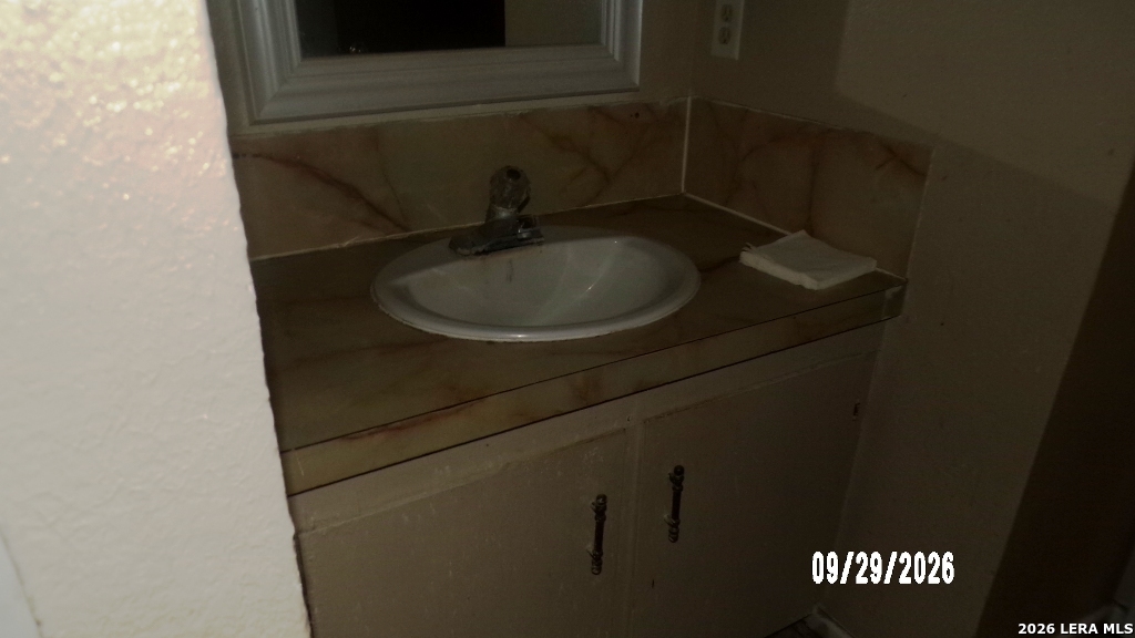 1311 W BOWIE ST, Beeville, TX 78102