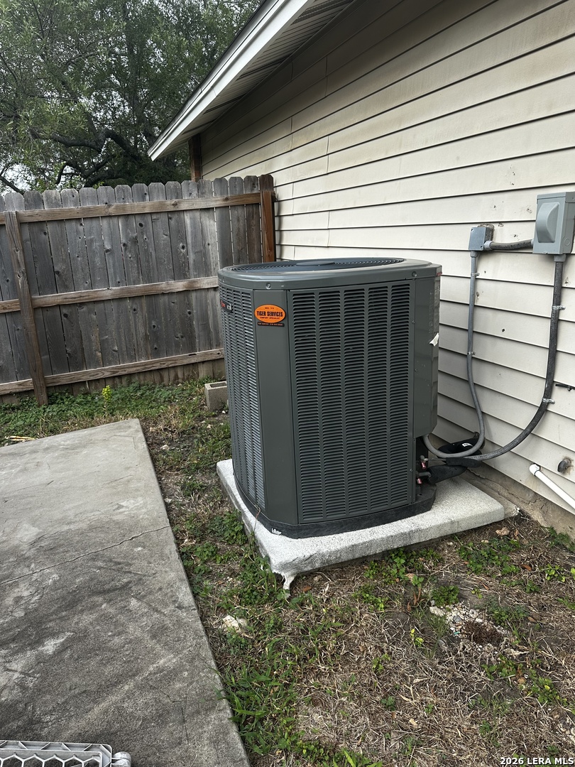 290 BURLINGTON DR, San Antonio, TX 78245