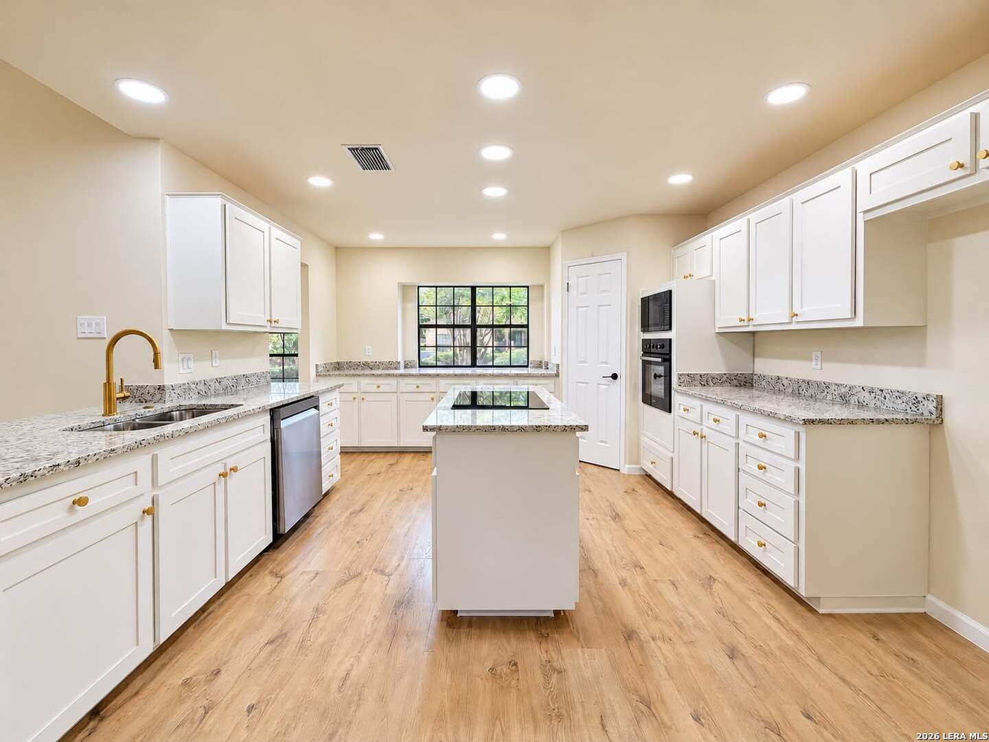 16102 Santa Cathrena, San Antonio, TX 78232