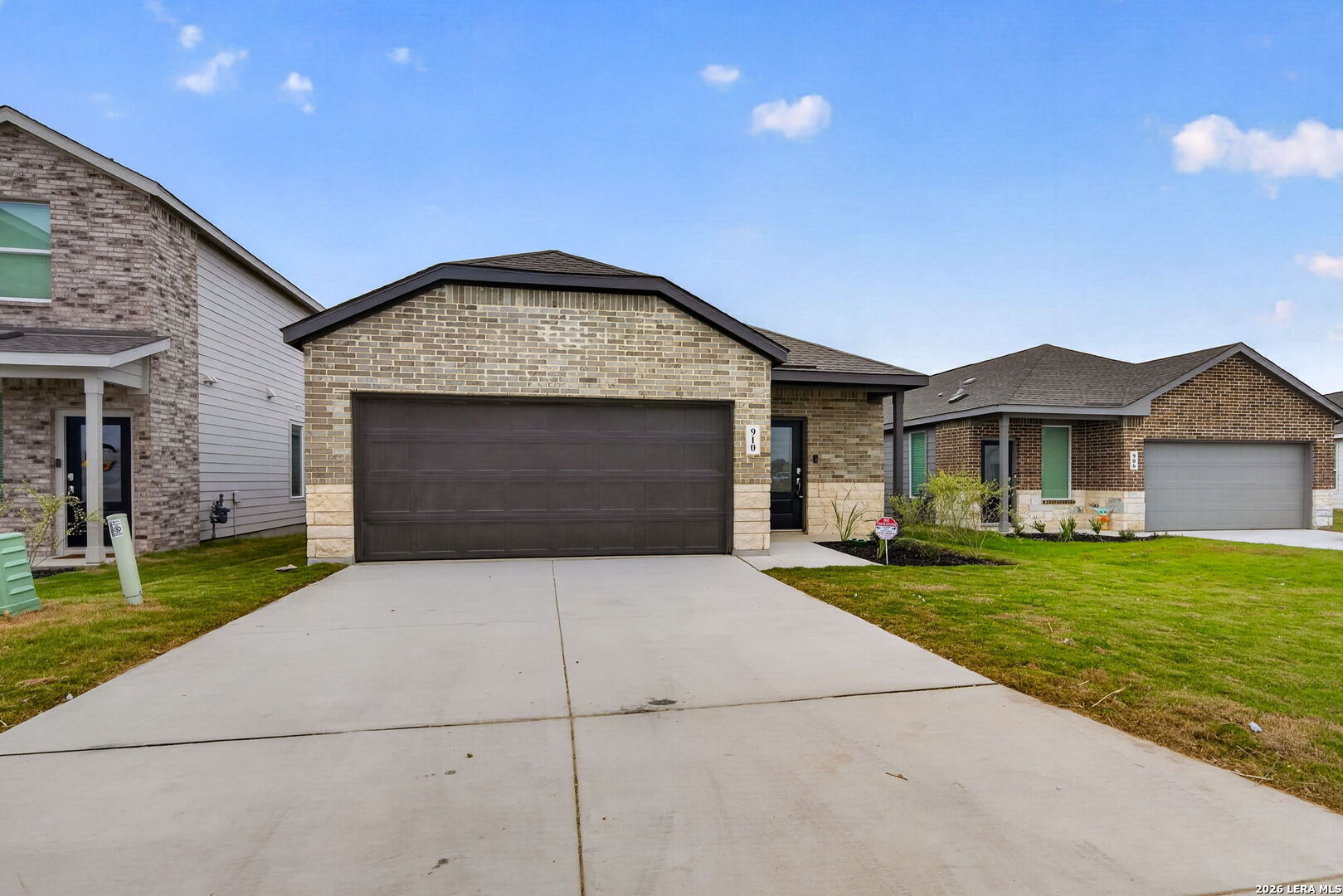 910 Moonshine Lane, Marion, TX 78132