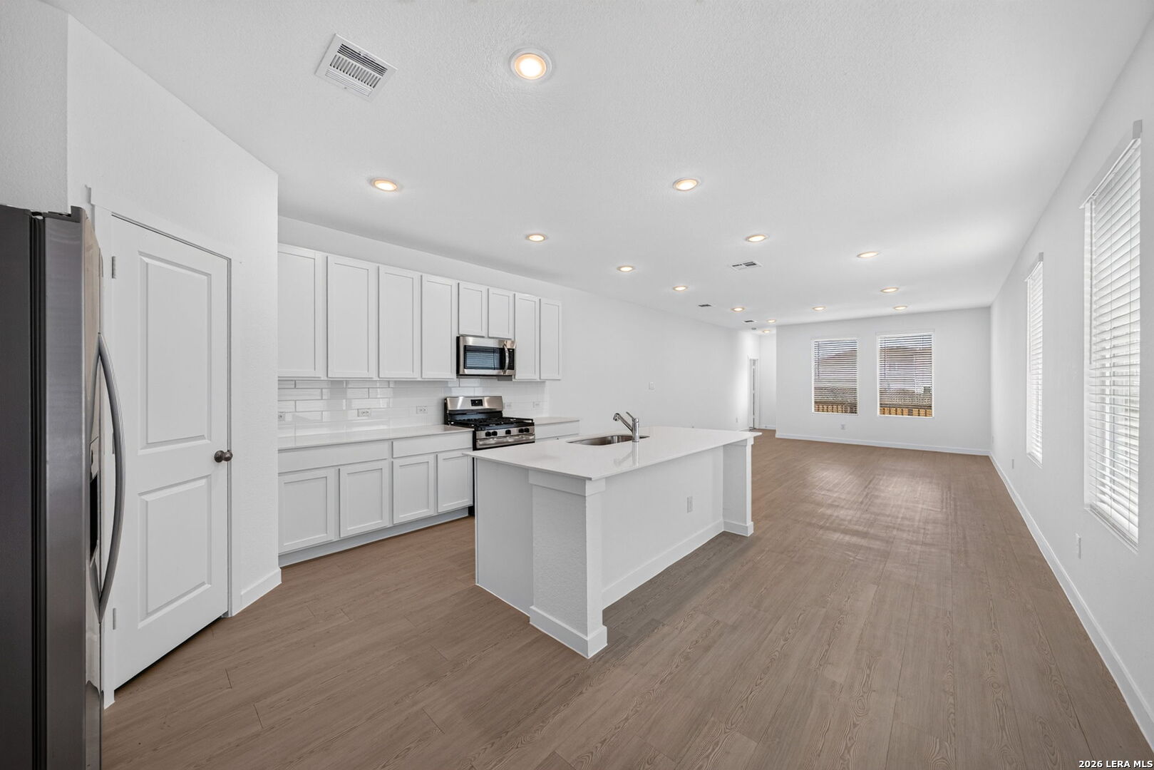 910 Moonshine Lane, Marion, TX 78132