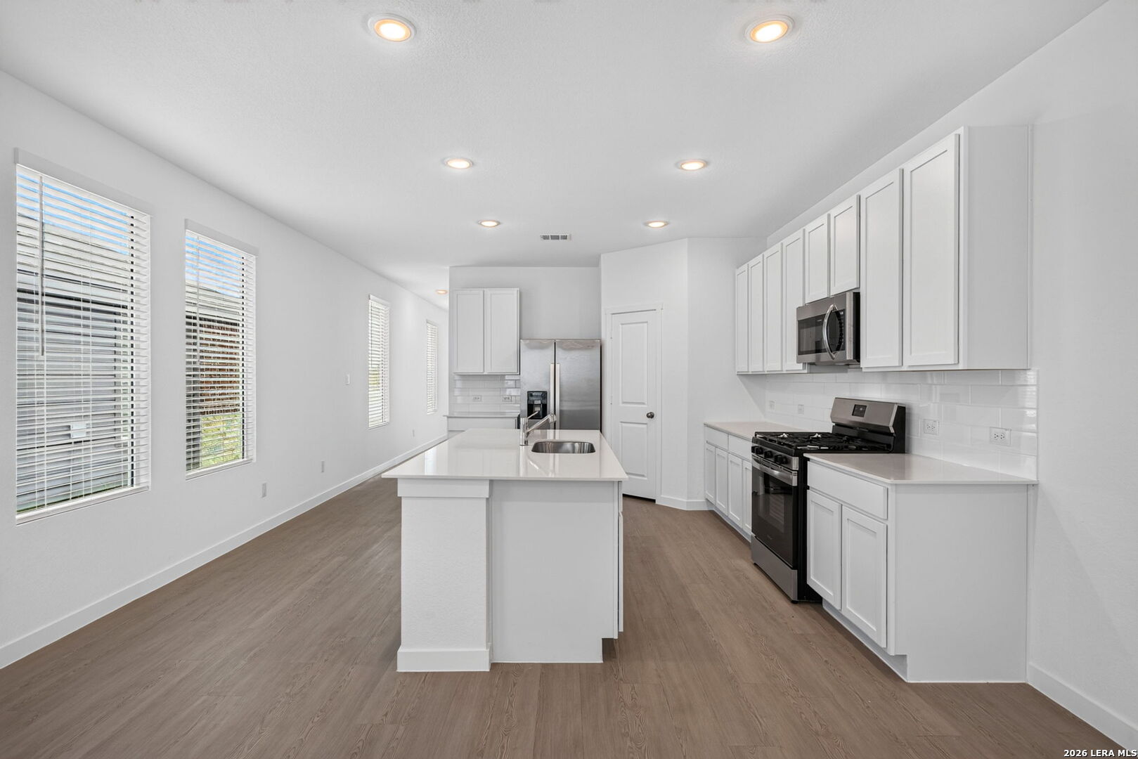 910 Moonshine Lane, Marion, TX 78132
