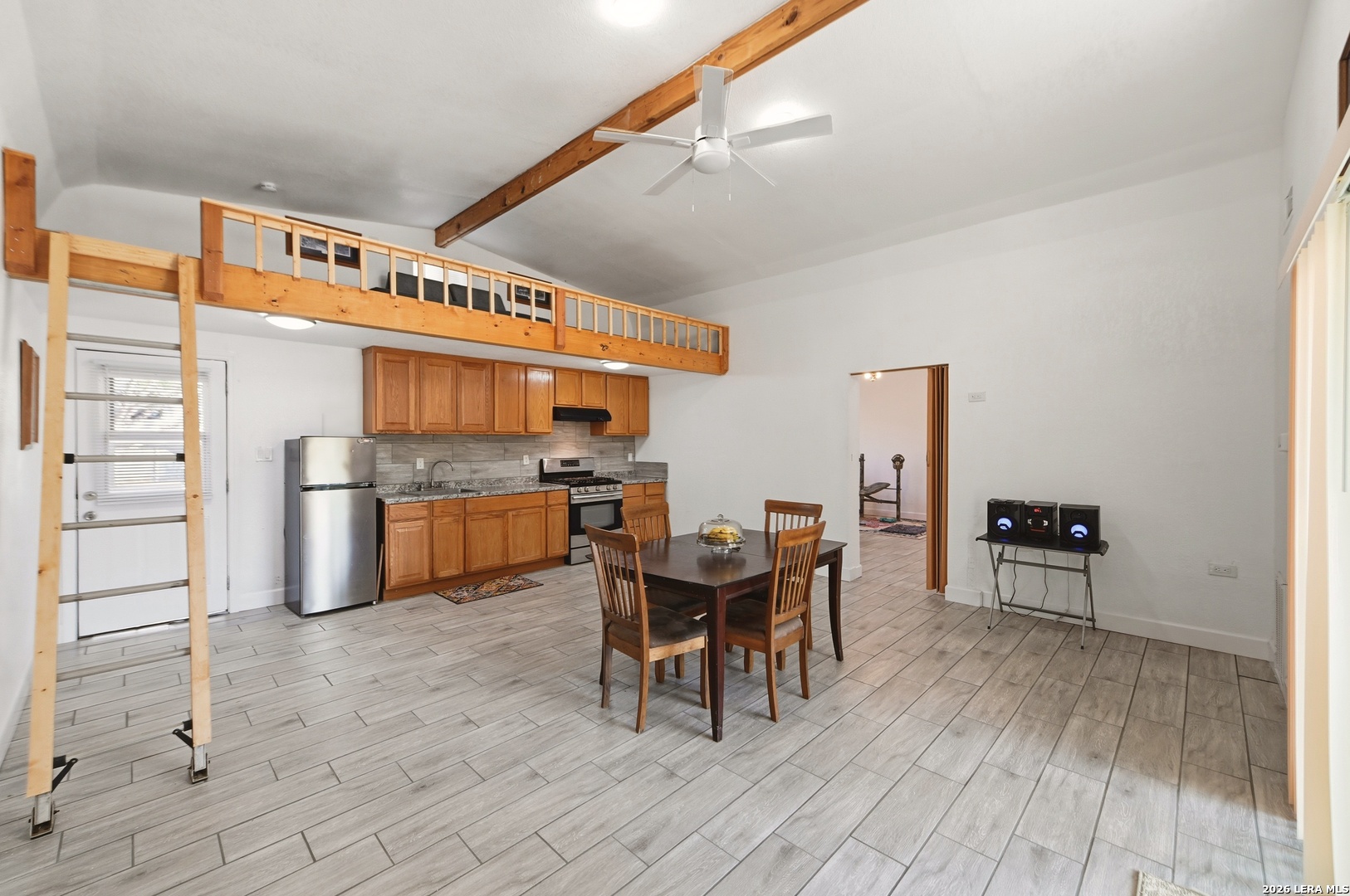 123 CR 2666, Moore, TX 78057