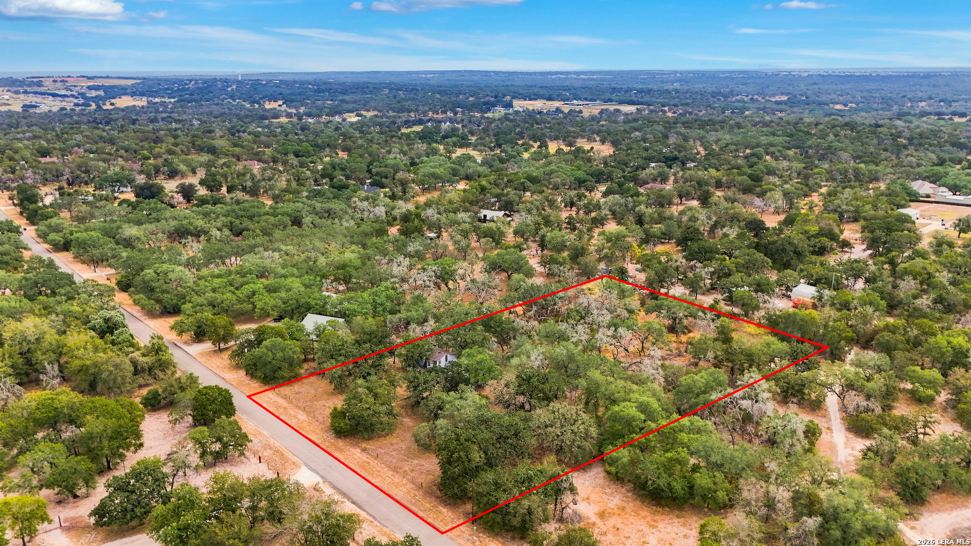 319 FLEETWOOD LN, Adkins, TX 78101