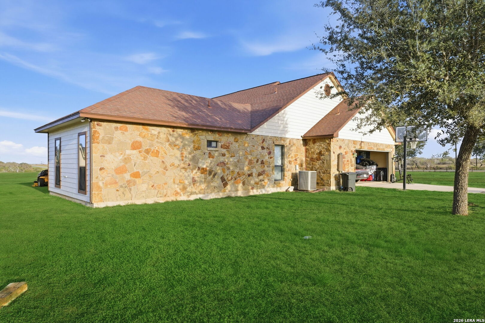 3036 State Highway 97W, Floresville, TX 78114