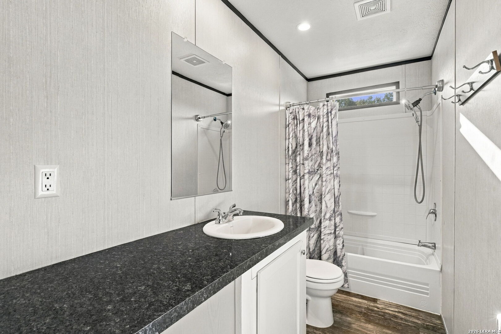 1366 CALCOTE RD, Kerrville, TX 78028