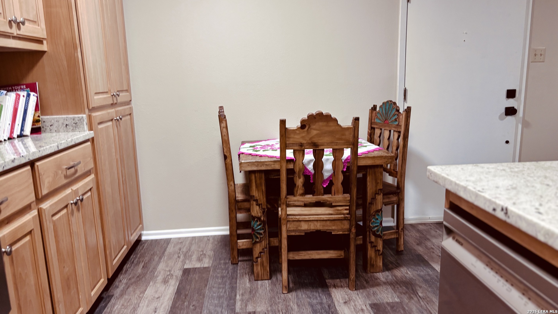 516 N King, #APT 301, Seguin, TX 78155