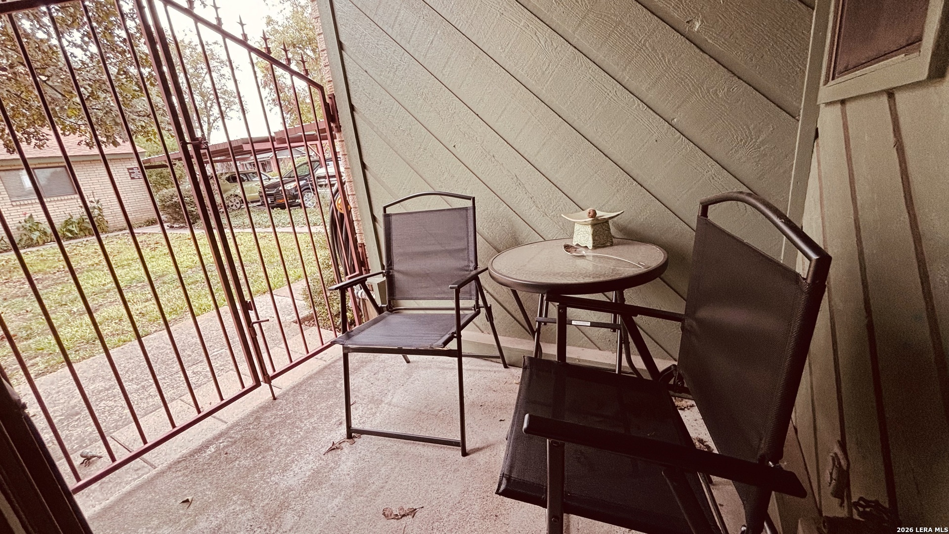 516 N King, #APT 301, Seguin, TX 78155