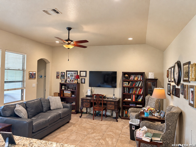 1828 WANDERING TRL, Pleasanton, TX 78064