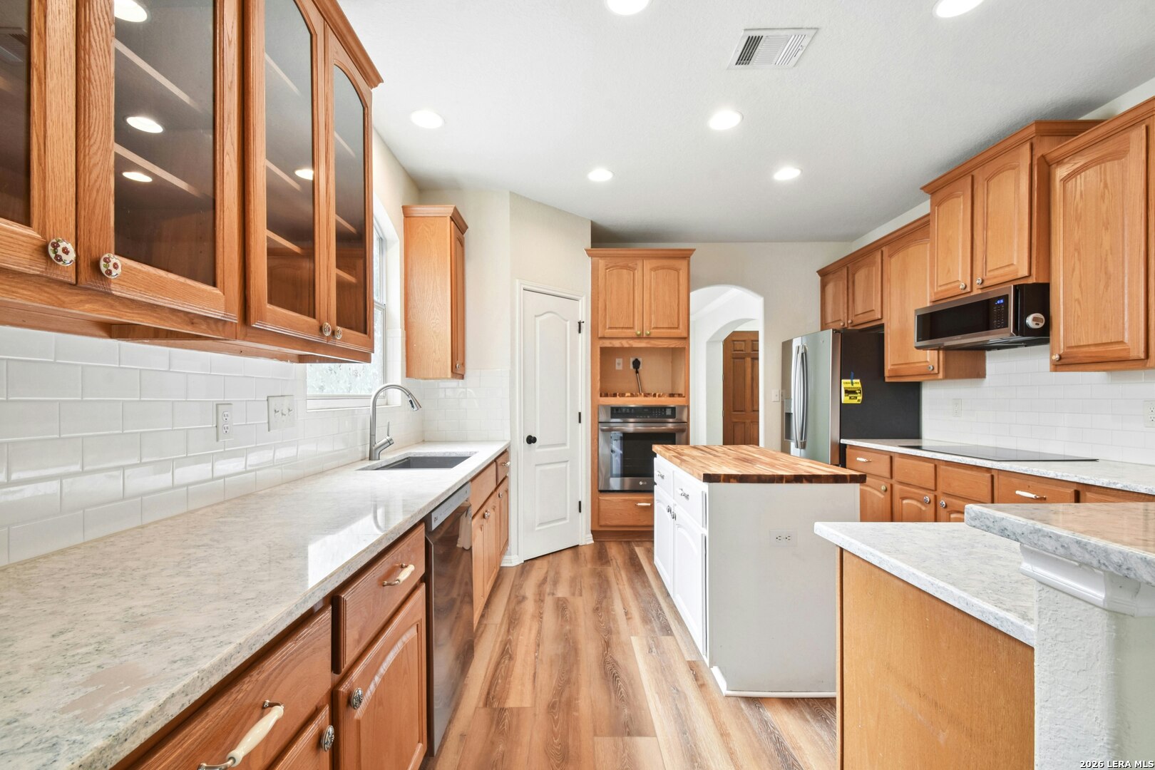 1118 CHARLISAS WAY, San Antonio, TX 78216