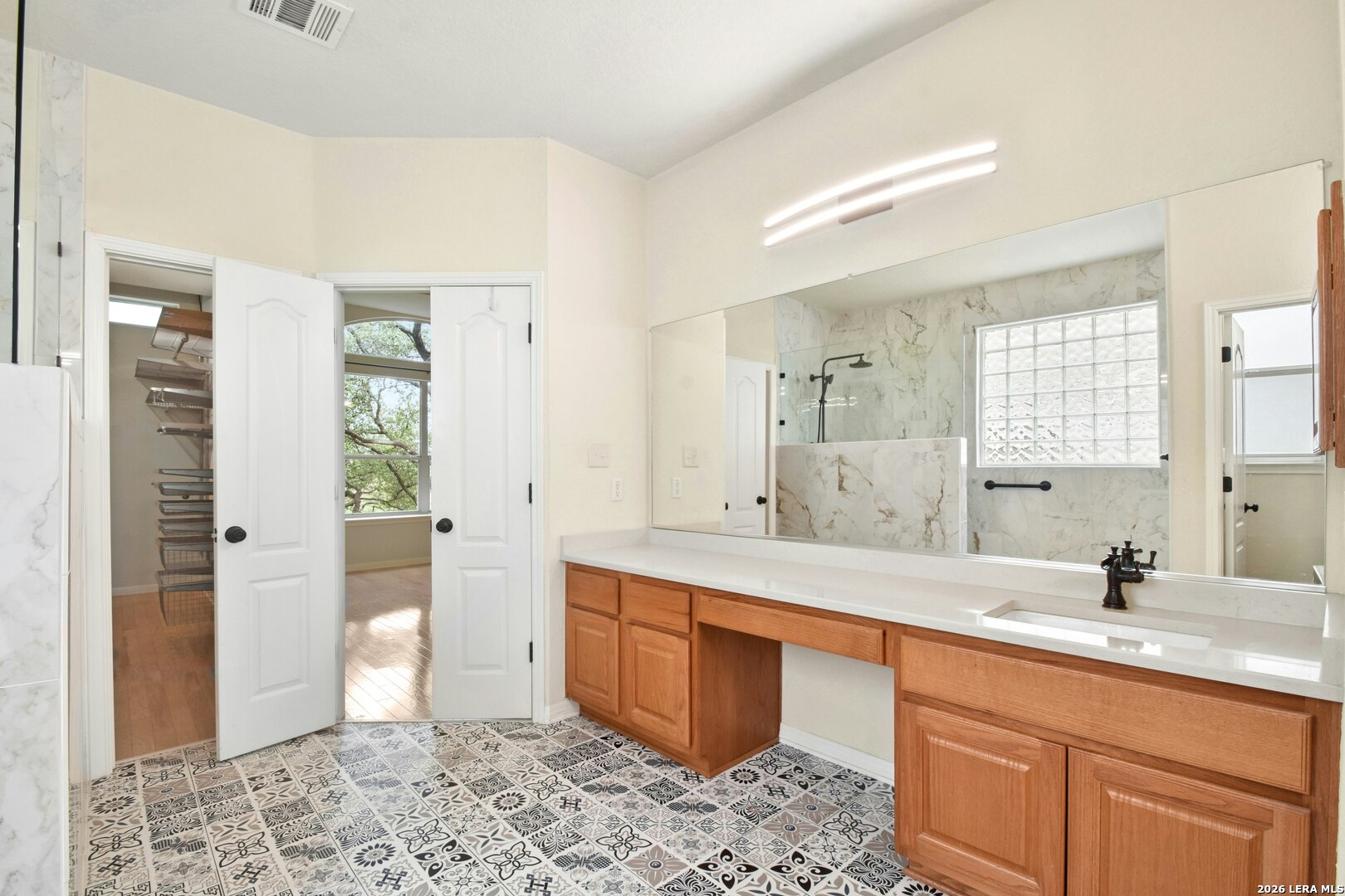 1118 CHARLISAS WAY, San Antonio, TX 78216