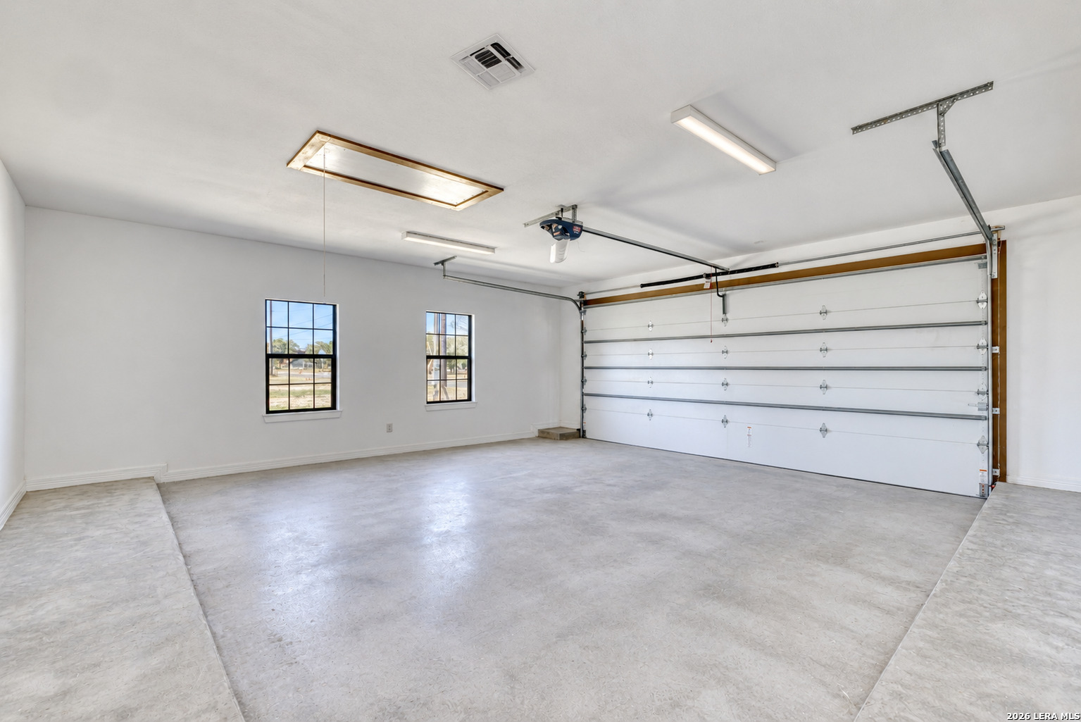 221 N BENSON RD, Uvalde, TX 78801