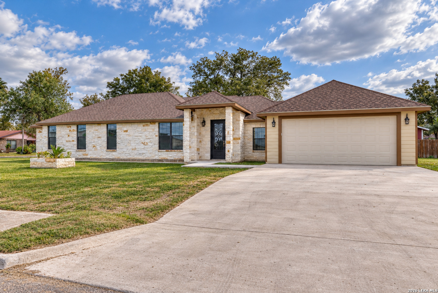 221 N BENSON RD, Uvalde, TX 78801