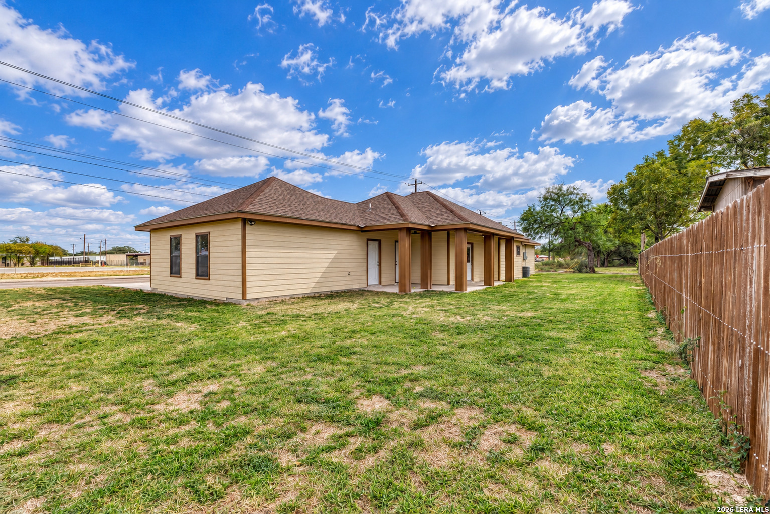 221 N BENSON RD, Uvalde, TX 78801