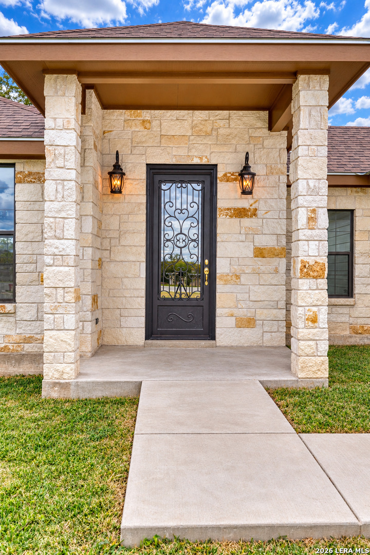 221 N BENSON RD, Uvalde, TX 78801