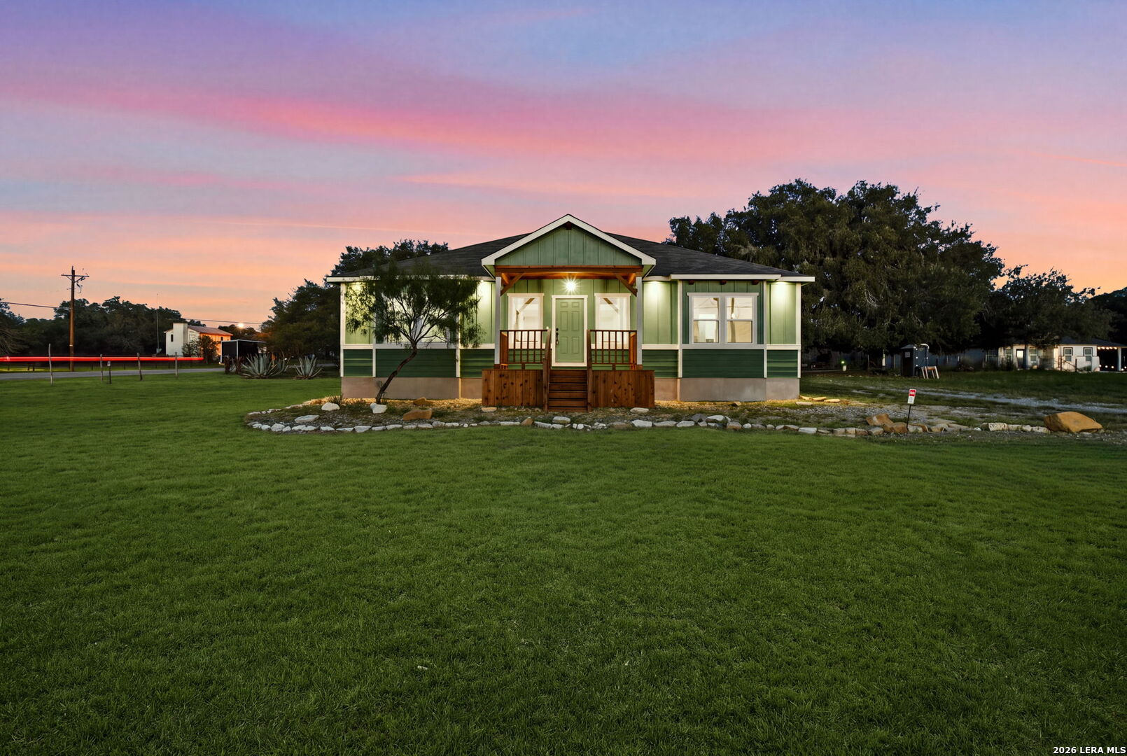 Property photo for 316 Royal Oaks Dr, Somerset, TX