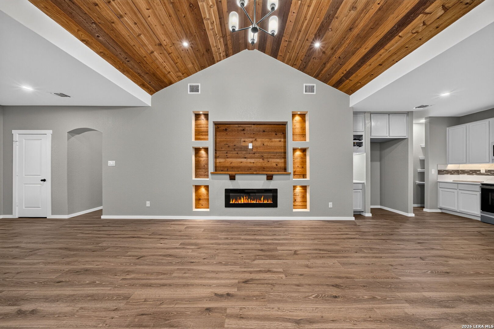 316 Royal Oaks Dr, Somerset, TX 78069