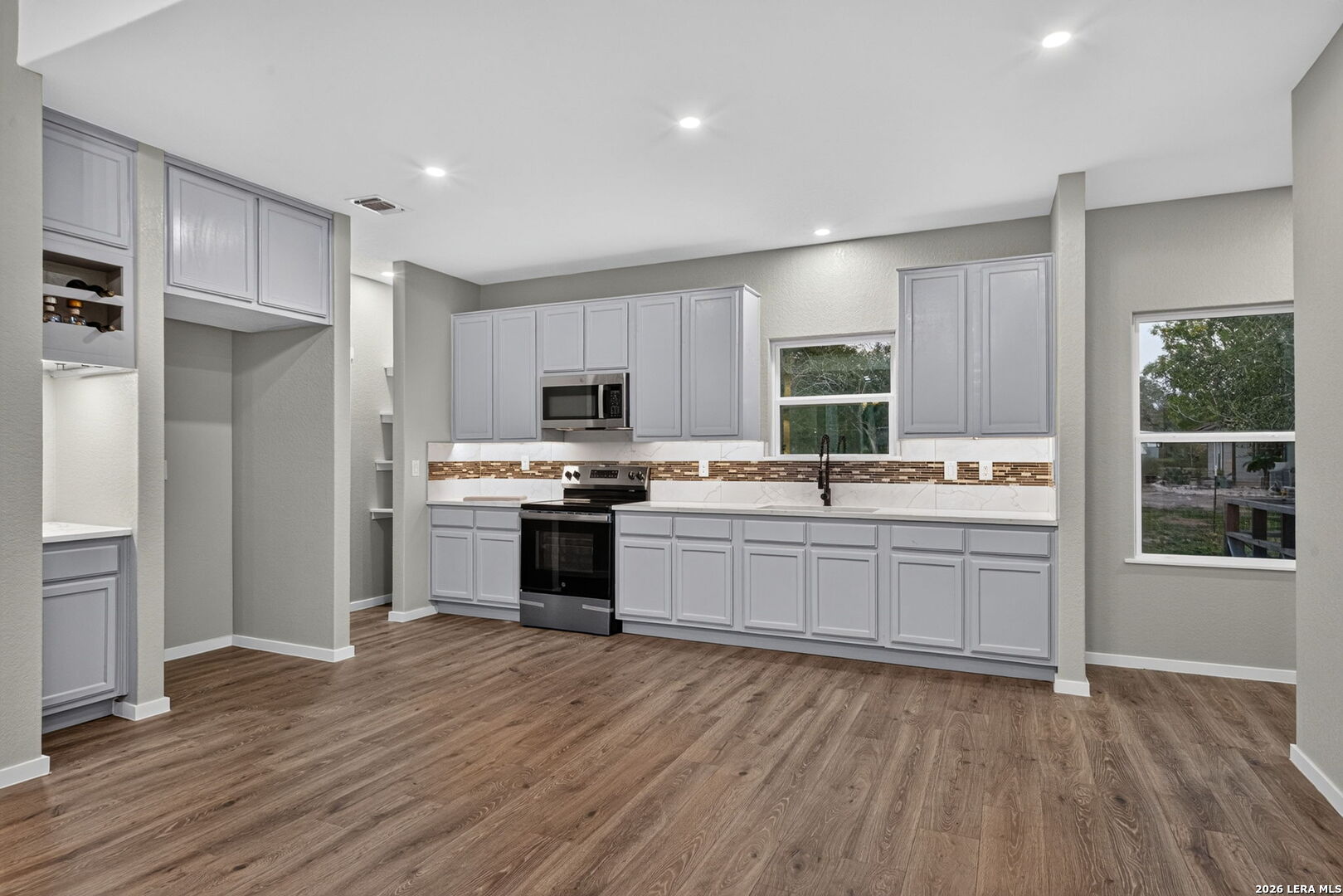 316 Royal Oaks Dr, Somerset, TX 78069