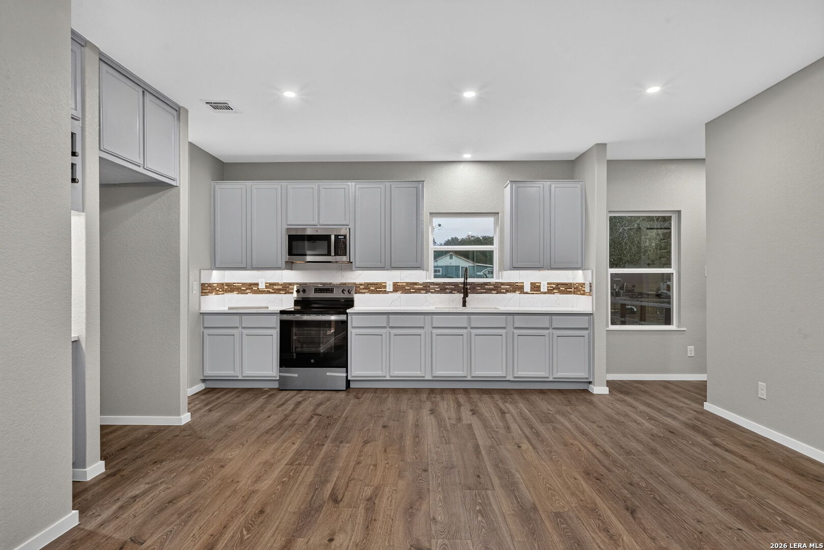316 Royal Oaks Dr, Somerset, TX 78069