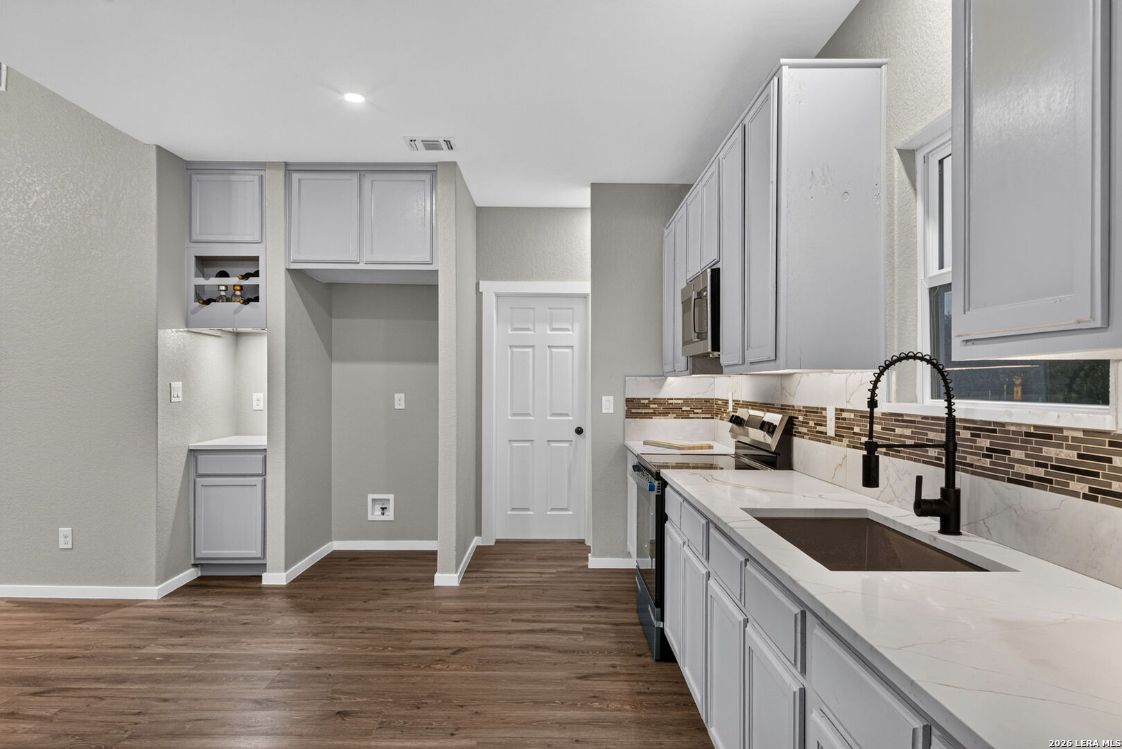 316 Royal Oaks Dr, Somerset, TX 78069