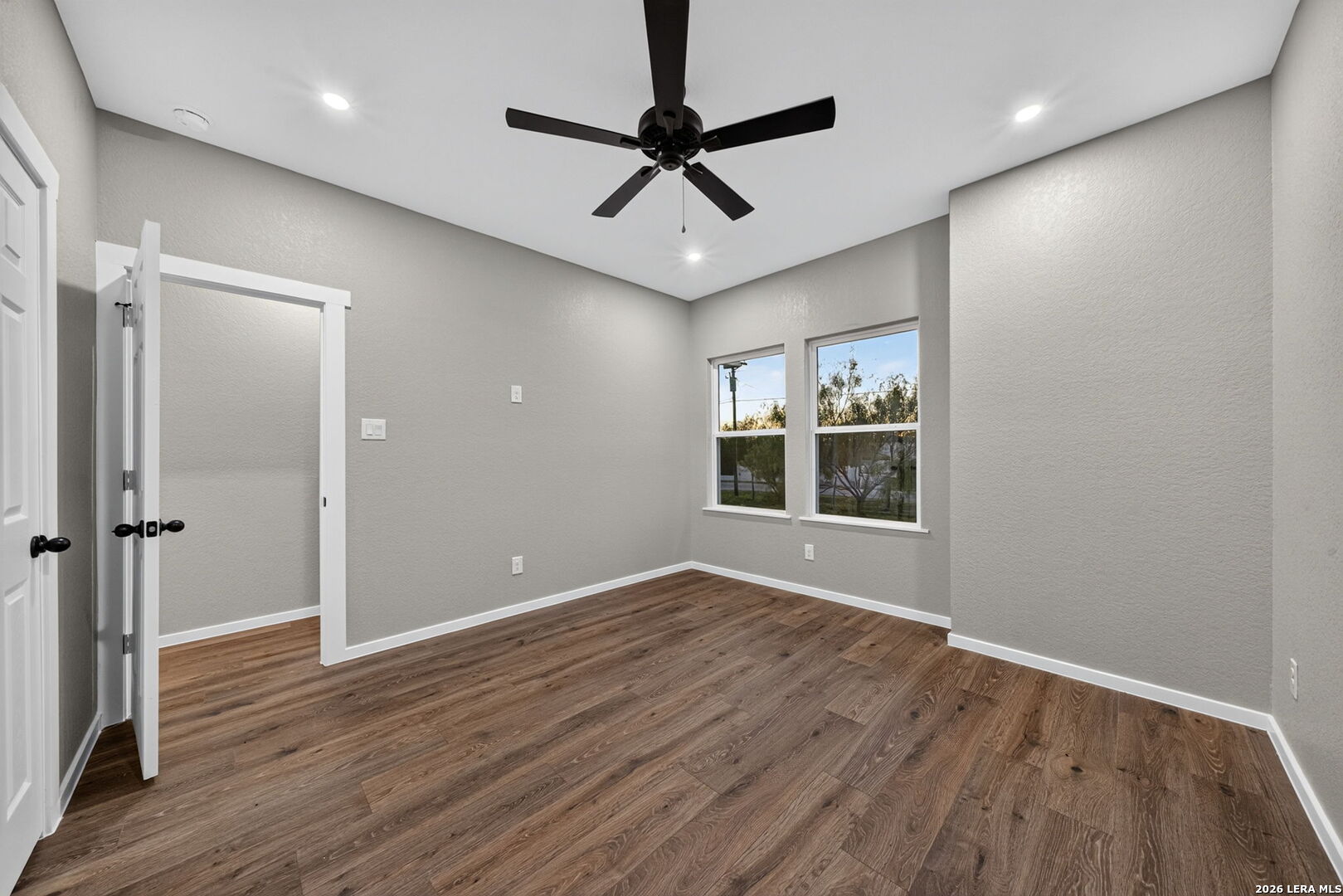 316 Royal Oaks Dr, Somerset, TX 78069