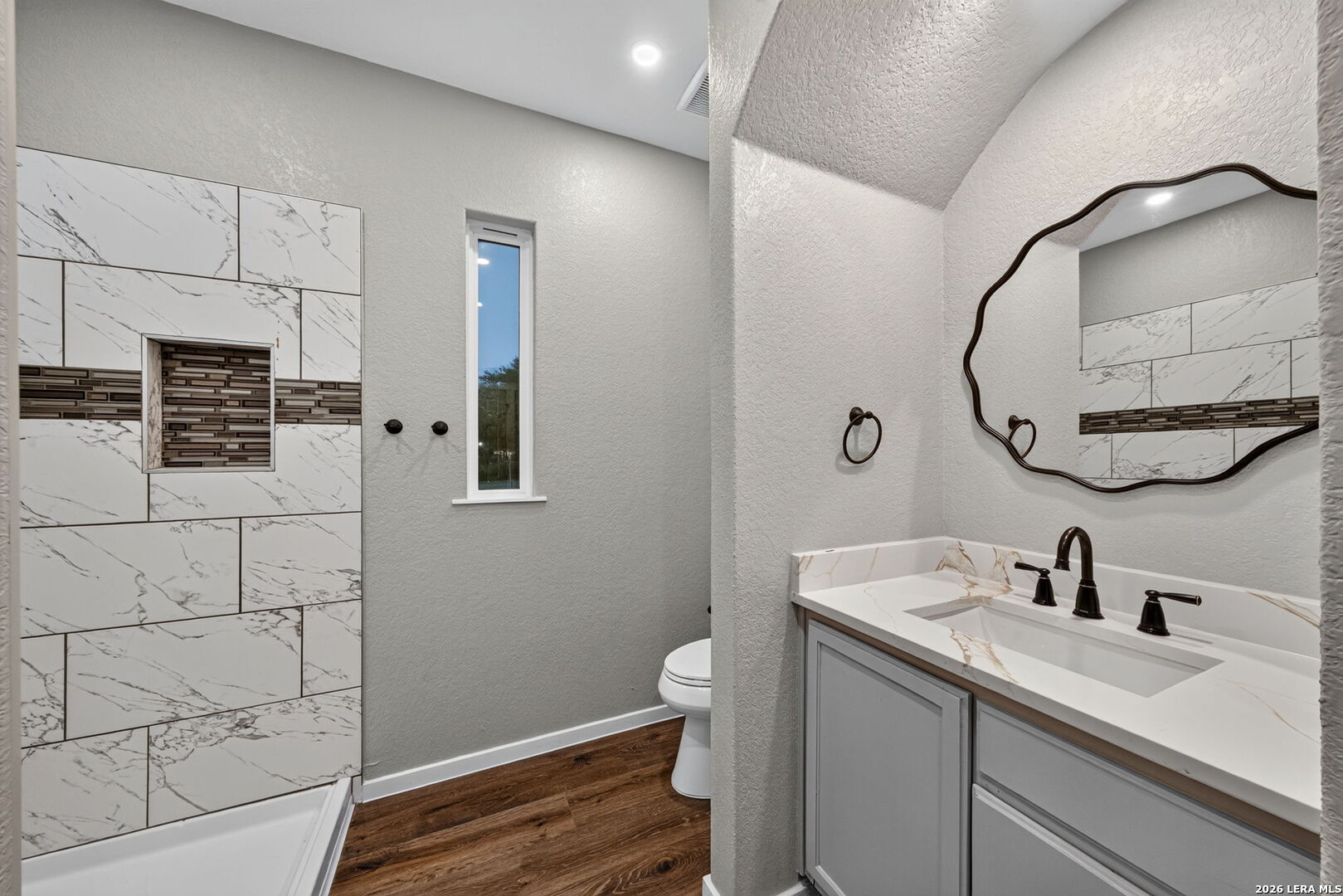 316 Royal Oaks Dr, Somerset, TX 78069