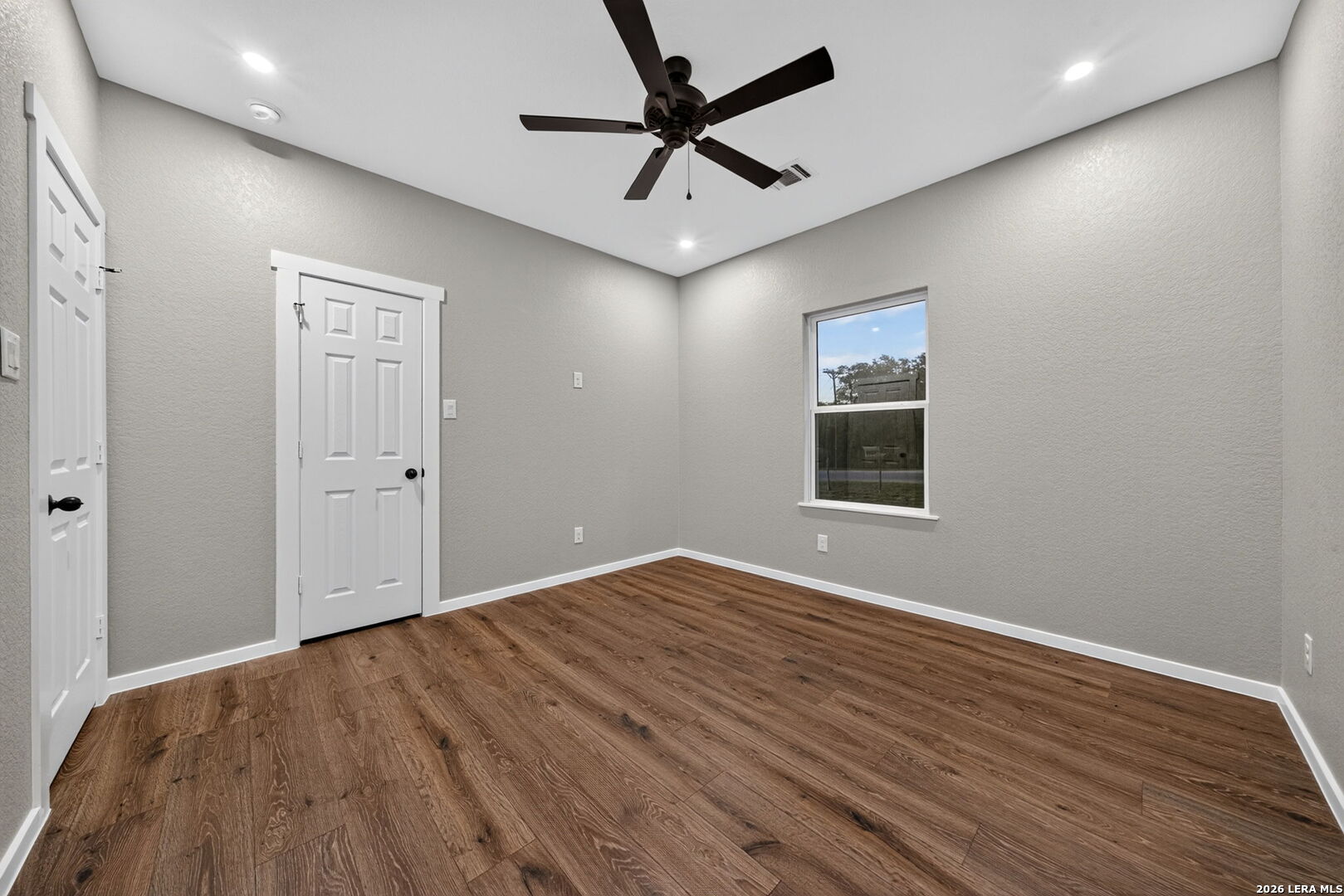 316 Royal Oaks Dr, Somerset, TX 78069