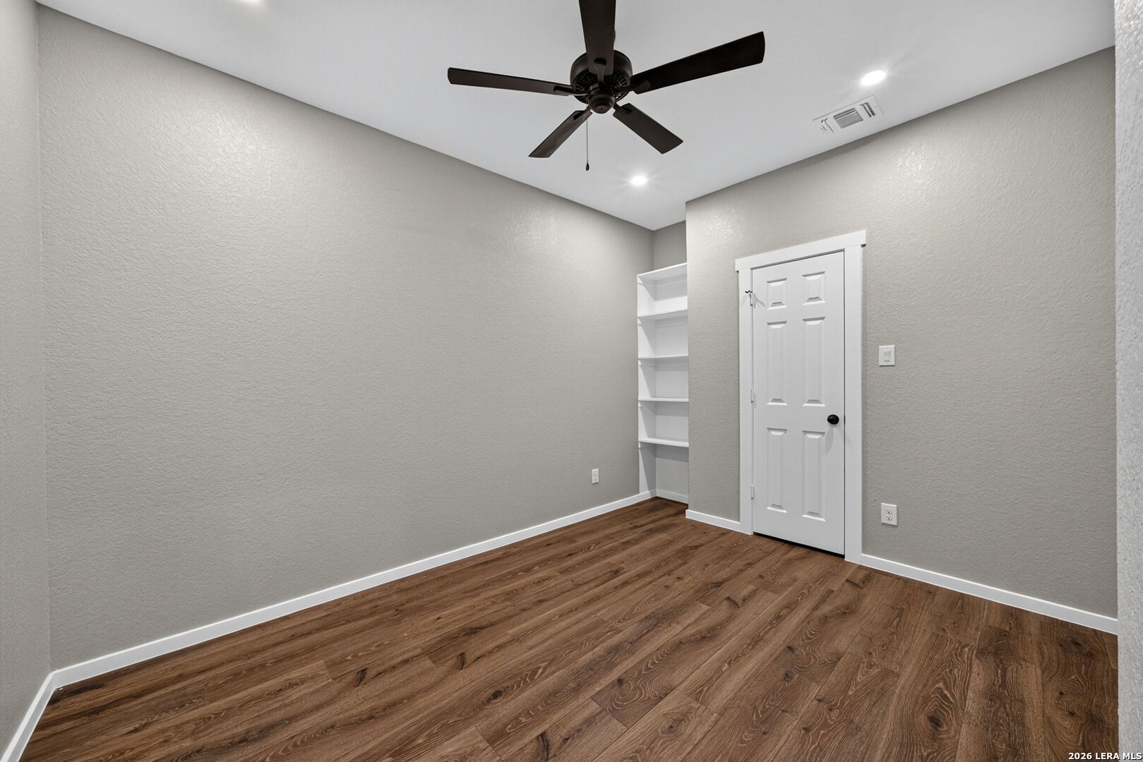 316 Royal Oaks Dr, Somerset, TX 78069
