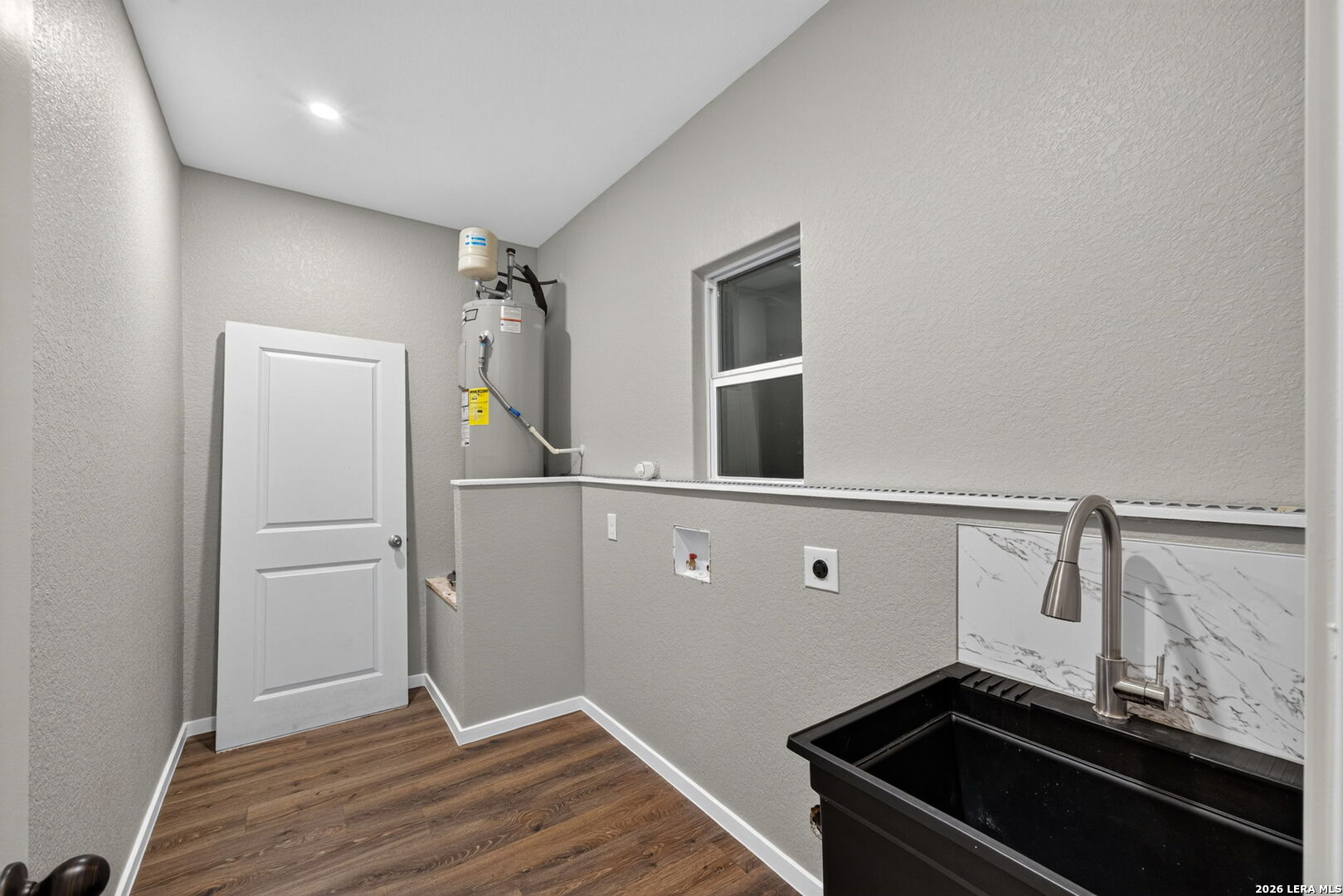 316 Royal Oaks Dr, Somerset, TX 78069