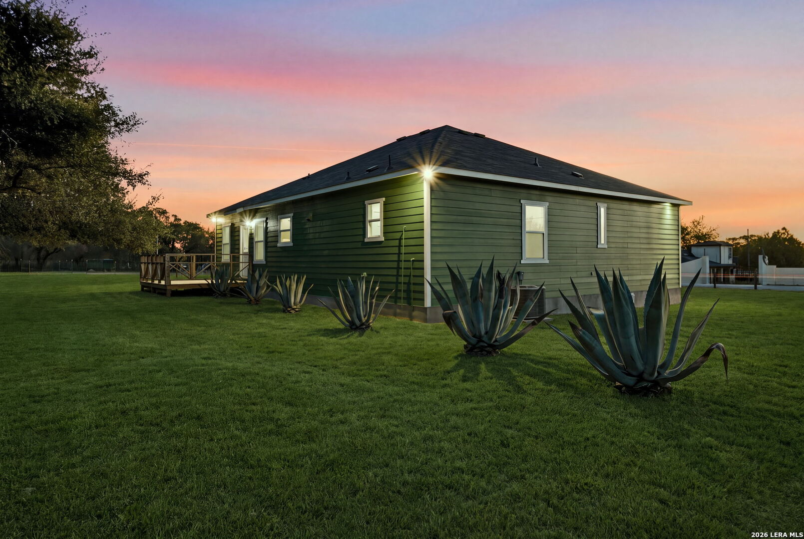 316 Royal Oaks Dr, Somerset, TX 78069