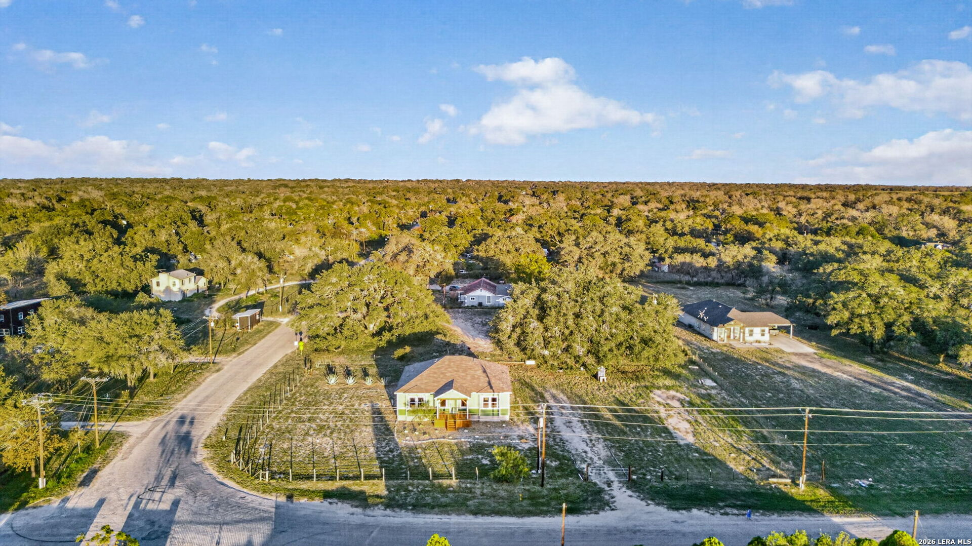 316 Royal Oaks Dr, Somerset, TX 78069