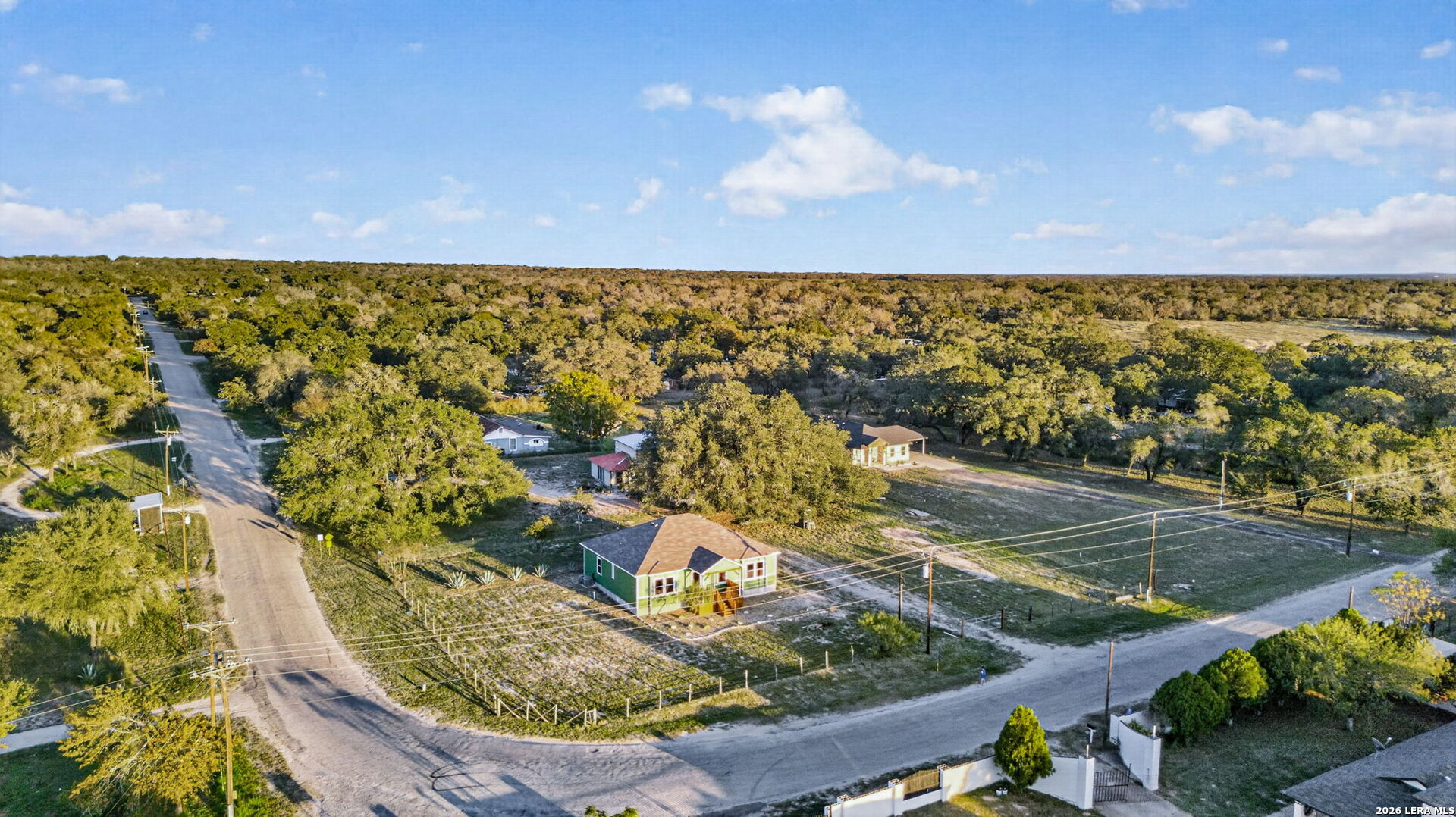 316 Royal Oaks Dr, Somerset, TX 78069